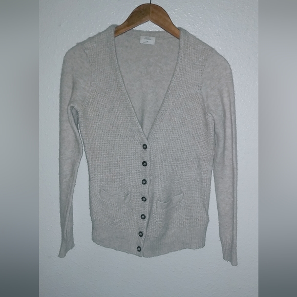Wallace Sweaters - Wallace M Vintage Scottish Gray Waffle Front Pocketed Button Cardigan Sweater